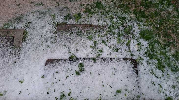 Hail Blankets parts of Komani in Rare +-10cm Layer After Fast Storm